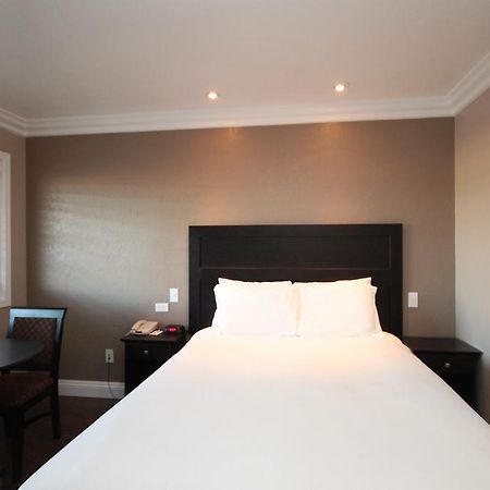 Travelodge Ломпок Экстерьер фото