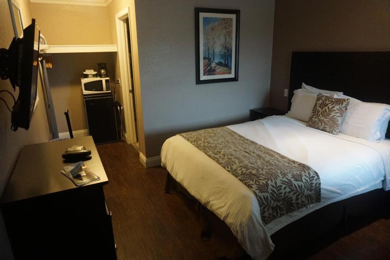 Travelodge Ломпок Экстерьер фото